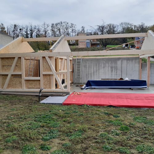 Construction d&rsquo;un abri de jardin avec charpente apparente