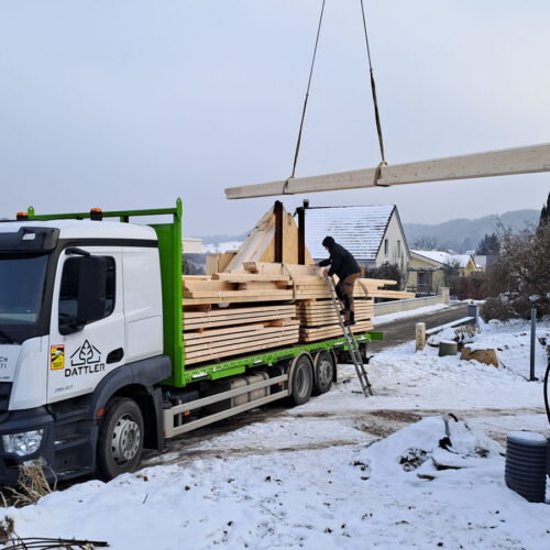 Livraison de panneaux pour la construction de maison structure bois par Dattler