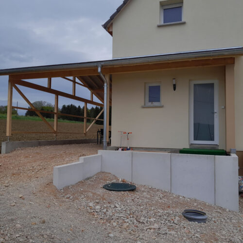 Carports bois sur mesure adossé à des constructions neuves