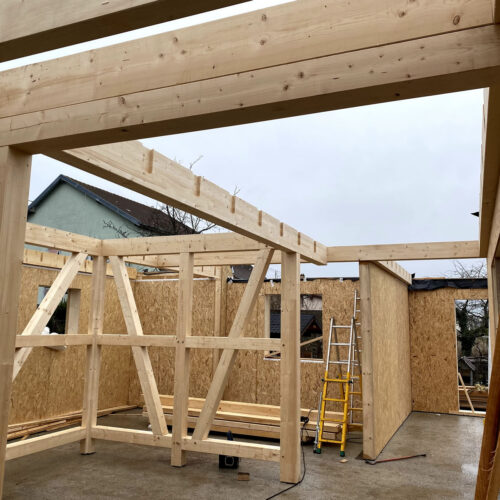Travaux de charpente dans maison à ossature bois