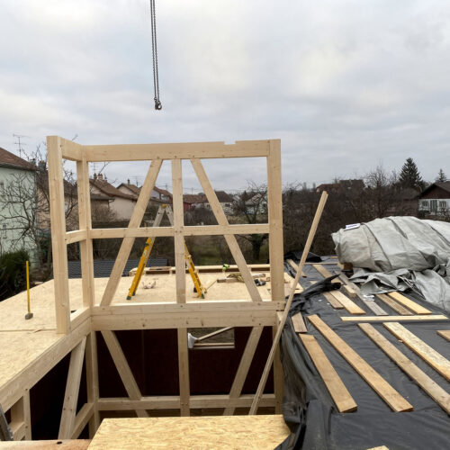 Travaux de charpente dans maison à ossature bois