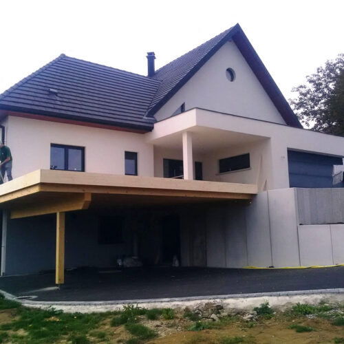 Pose d'un carport structure bois adossé à une maison sue deux cotés