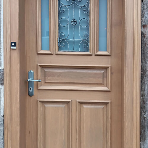 Portes d&rsquo;entrée à panneaux et grilles