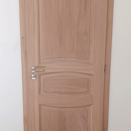 Portes intérieures bois / verre avec signature centrale galbée