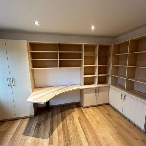 Bureau / bibliothèque sur mesure par Dattler menuiserie