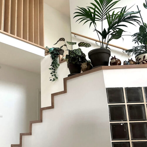 Escalier demi-tournant ouvert, avec marches en bois massif