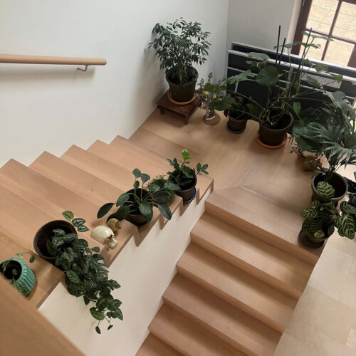 Escalier demi-tournant ouvert, avec marches en bois massif