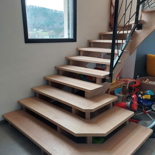 Escalier bois avec limon central, et grade-corps en métal