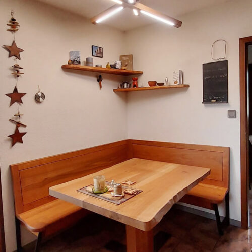 Meubles de cuisine: banc et table