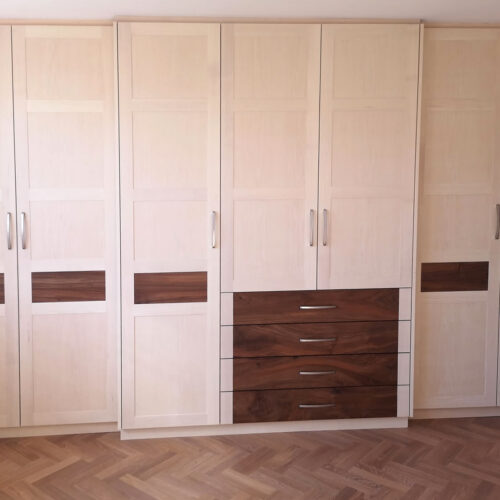 Placards sur mesure en bois