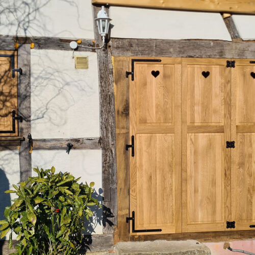 Volets bois massif sur mesure avec motifs alsaciens