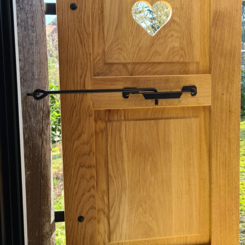 Volets bois massif sur mesure avec motifs alsaciens