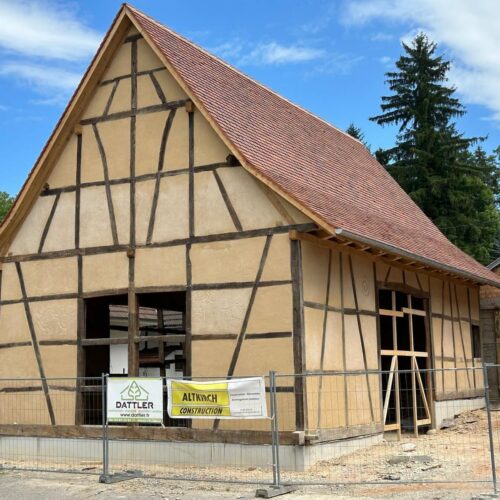 Reconstruction d'une grange traditionnelle à colombages